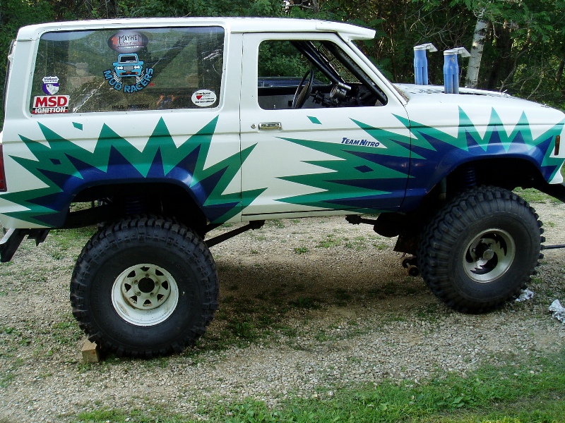 Early ford bronco mudding #8