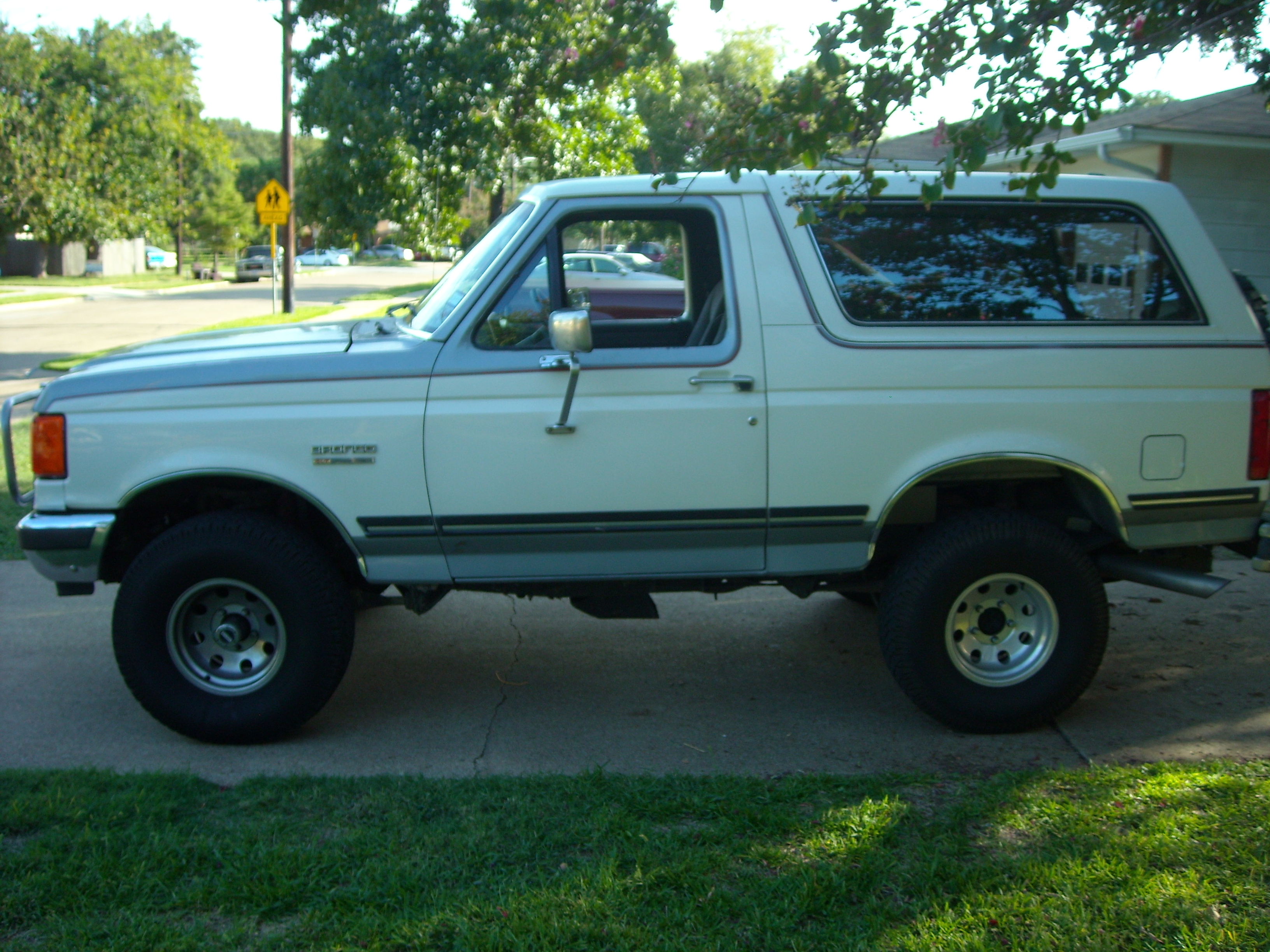 What is the compression for 1990 ford bronco #9